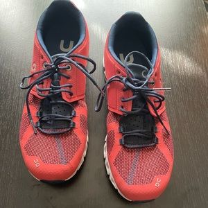 On Running Cloud coral/pacific size 9.5